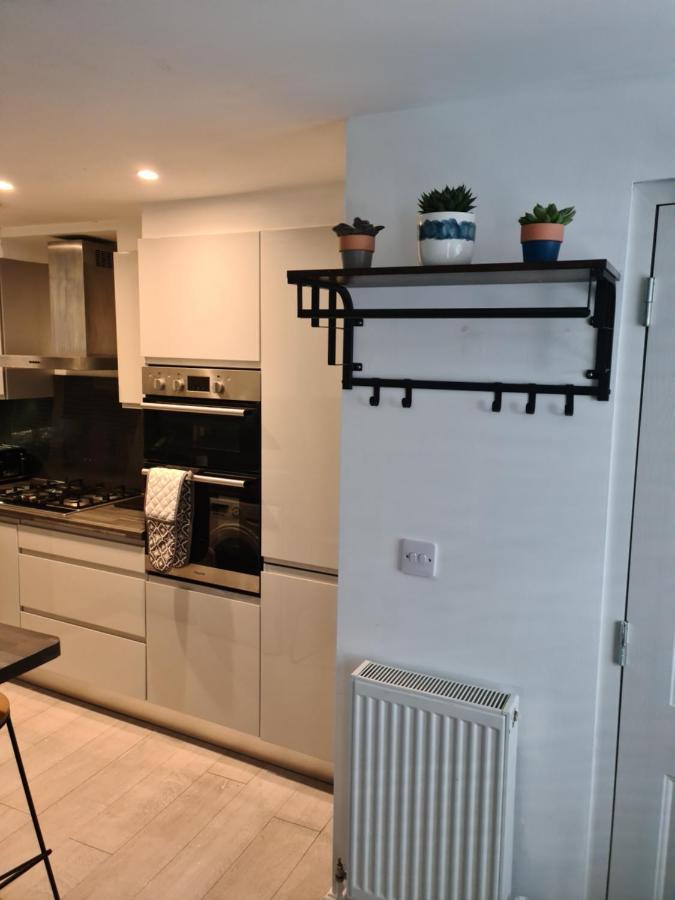 2 Bed Home From Home Apartments Лондон Екстер'єр фото